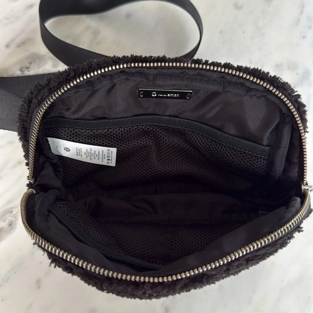 Lululemon black and silver crossbody bag. Fleece 1l standard size.